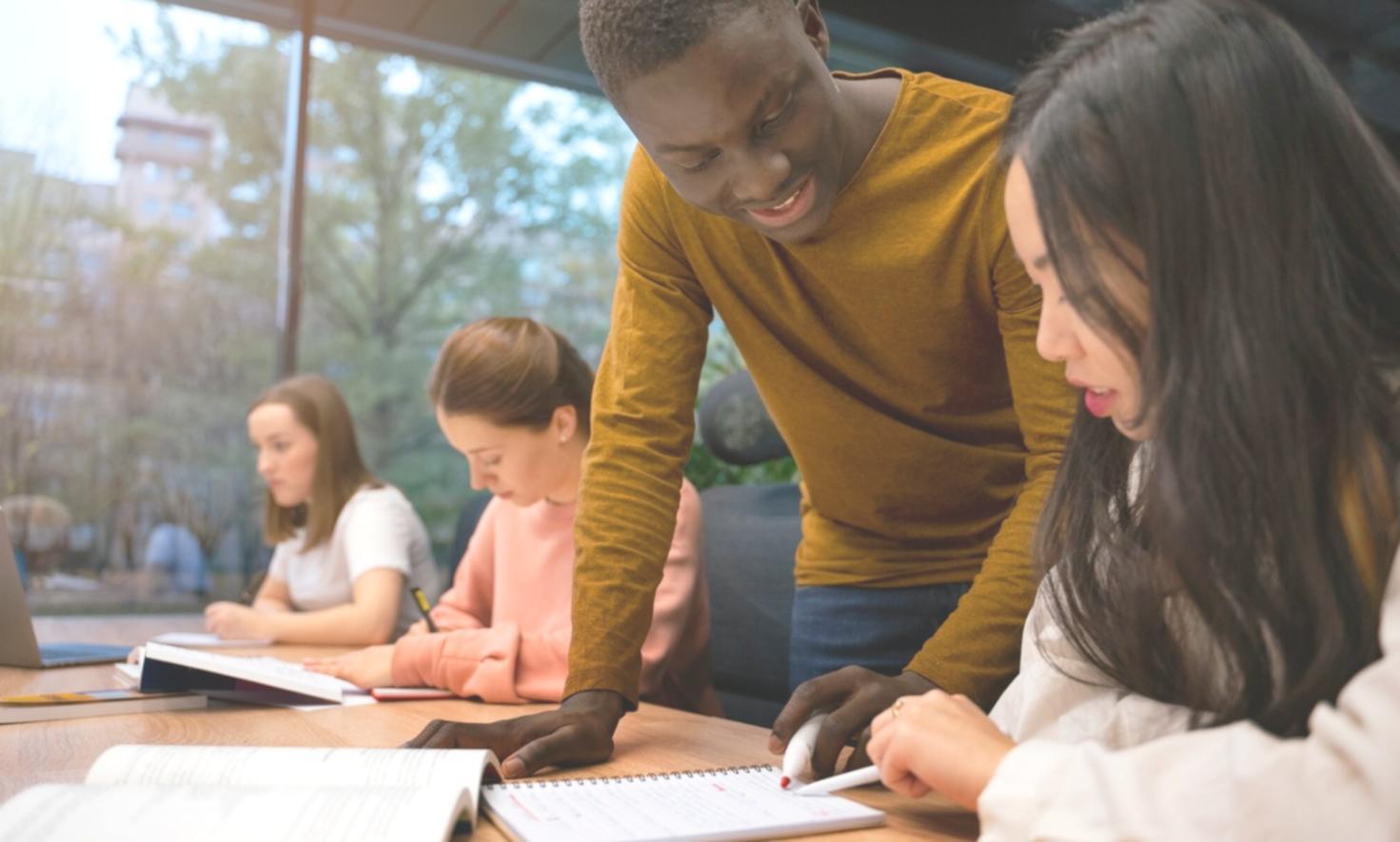 Ambiente di lavoro per il montaggio documentaristico